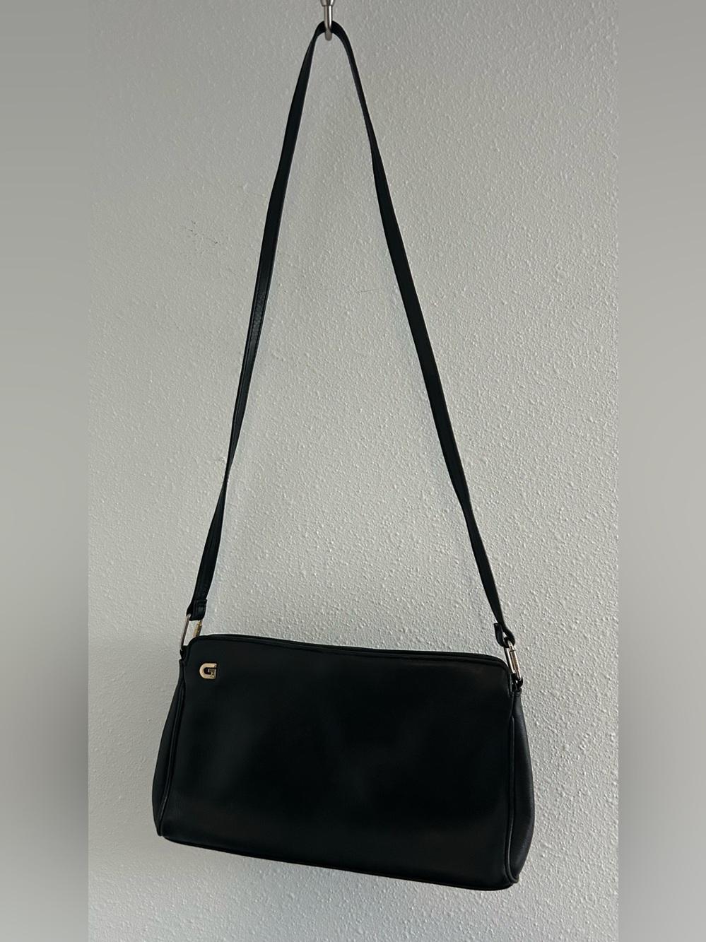 Vintage Ganson Sleek Black Leather Shoulder Bag